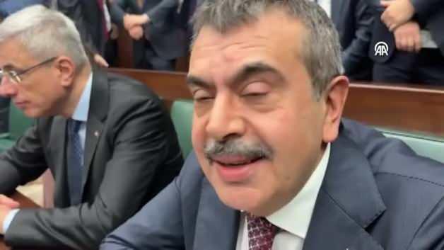 Bakan Tekin’den Özgür Özel açıklaması: Şaşkınlıkla izliyoruz