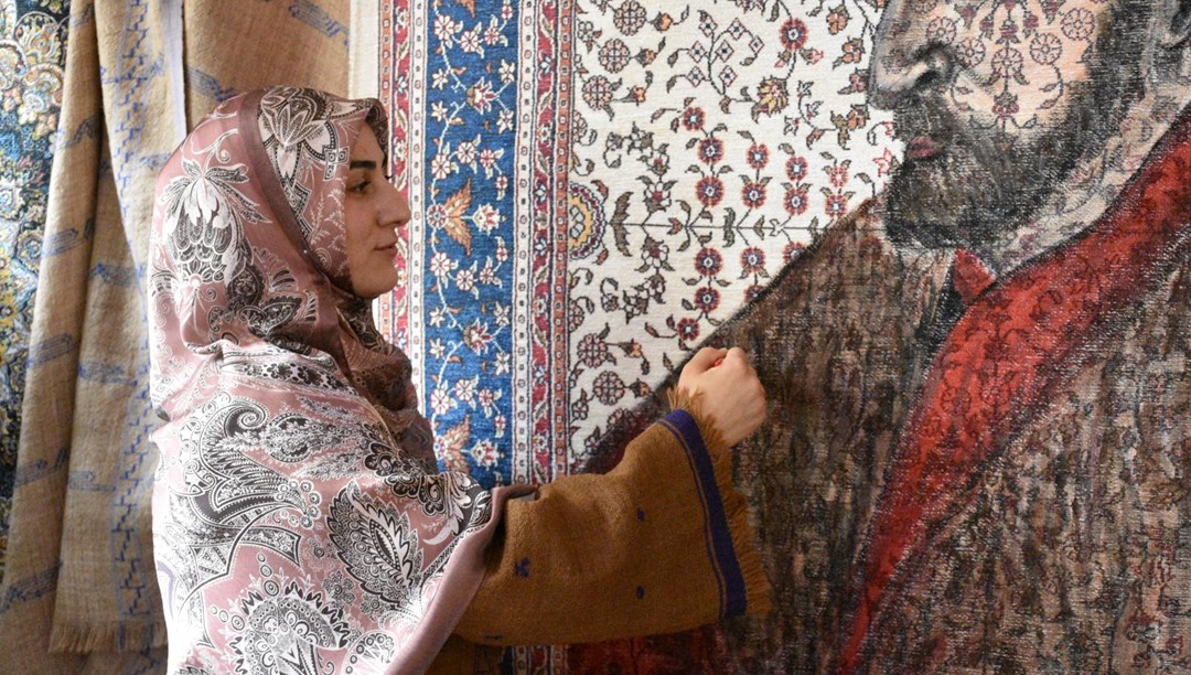 7 yıl önce video izleyerek başladı: Tarihi figürleri halıya resmediyor