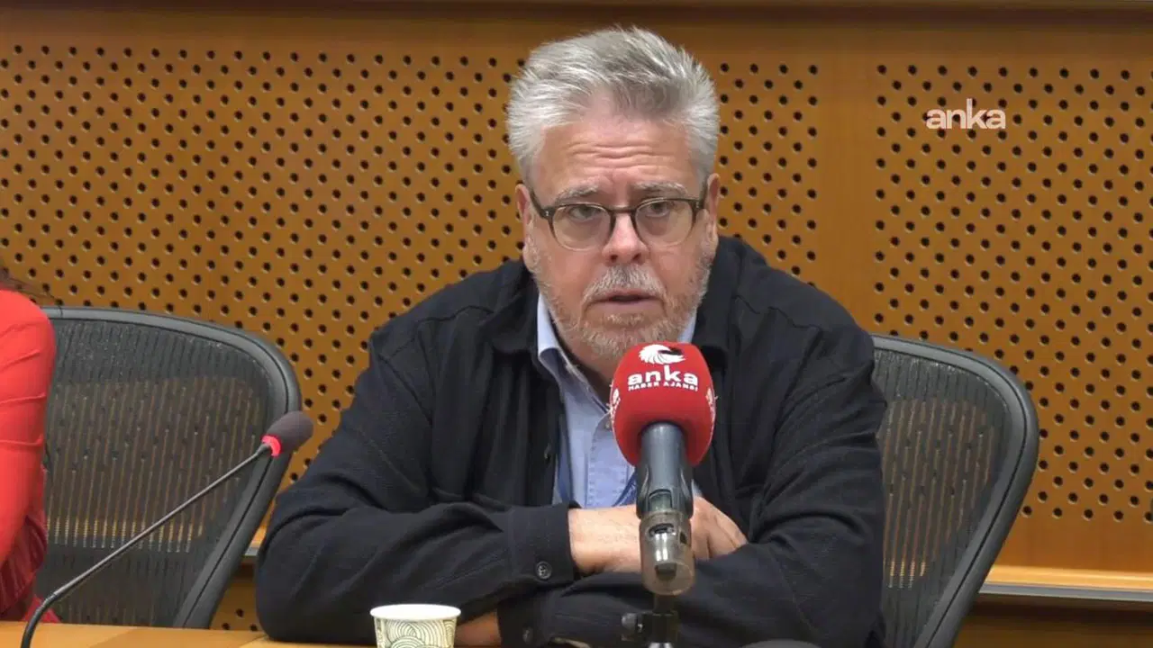 AP Türkiye Raportörü Amor’dan CHP il binasında yaşanan olaylara tepki: ‘Türkiye’de demokrasiye yönelik baskı, acımasız…’ – Son Dakika Siyaset Haberleri