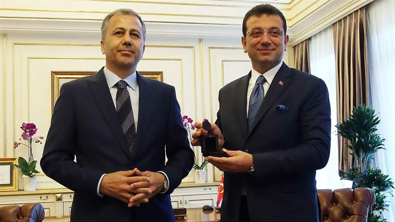 İmamoğlu’na ‘casusluk’ soruşturması… CHP’den Bakan Yerlikaya’ya ‘2019’ sorusu: ‘Yerel seçim sürecinde verilerin erişim ve kullanım yetkileri hangi idari mercilerin denetimindeydi?’ – Son Dakika Siyaset Haberleri İmamoğlu’na ‘casusluk’ soruşturması… CHP’den Bakan Yerlikaya’ya ‘2019’ sorusu: ‘Yerel seçim sürecinde verilerin erişim ve kullanım yetkileri hangi idari mercilerin denetimindeydi?’ – Son Dakika Siyaset Haberleri