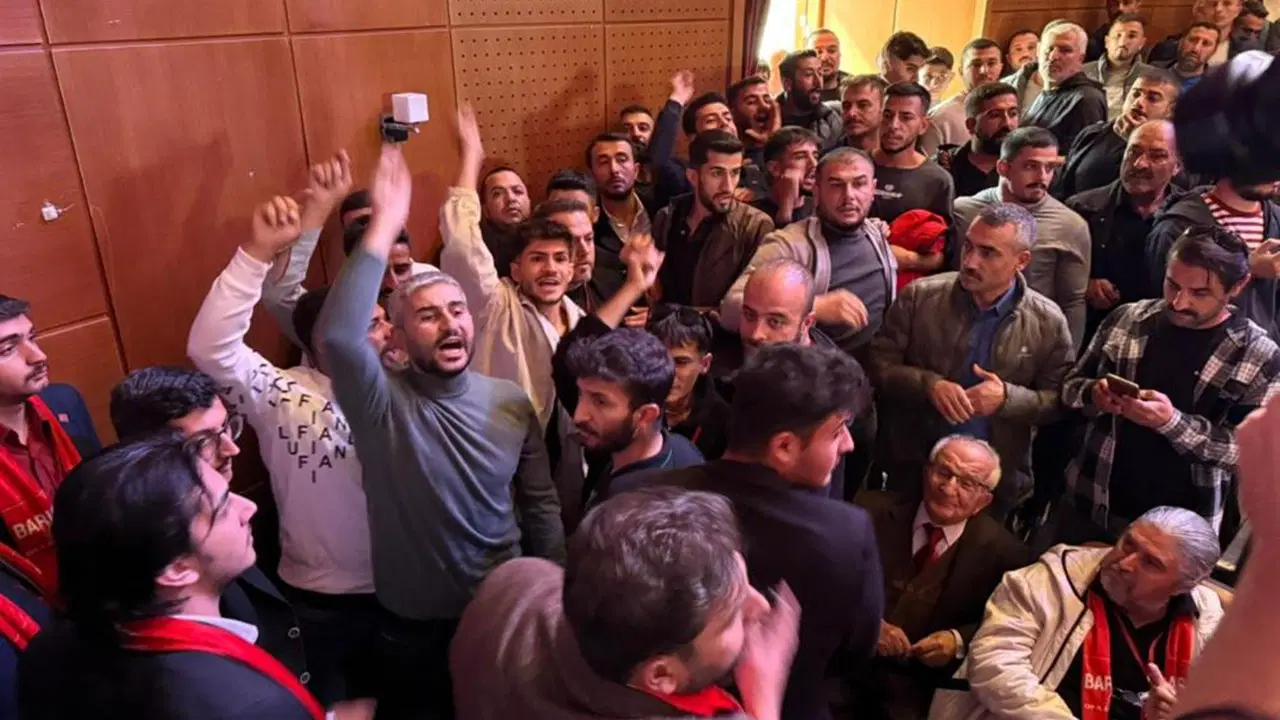 CHP Malatya İl Kongresi’nde gerginlik – Son Dakika Siyaset Haberleri CHP Malatya İl Kongresi’nde gerginlik – Son Dakika Siyaset Haberleri