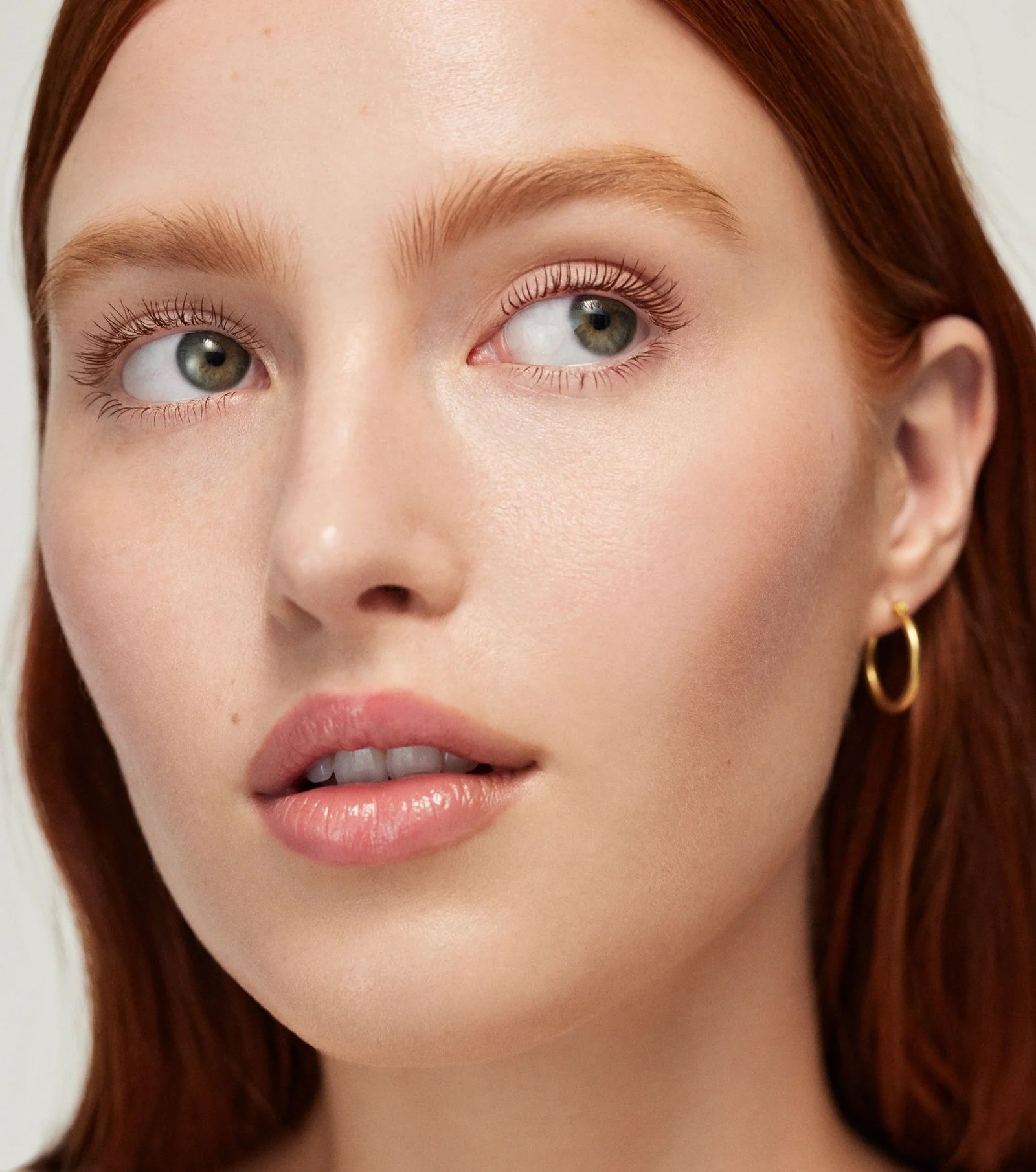 Güzellikte Hibrit Dönem: Makyaj ve Cilt Bakımı Bir Arada Güzellikte Hibrit Dönem: Makyaj ve Cilt Bakımı Bir Arada