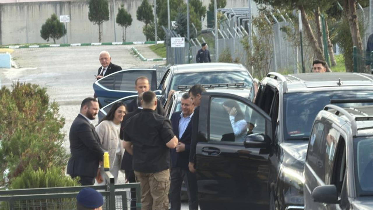 Özgür Özel, Düzce’de tutuklu bulunan Pınar Türker’i ziyaret etti – Son Dakika Siyaset Haberleri