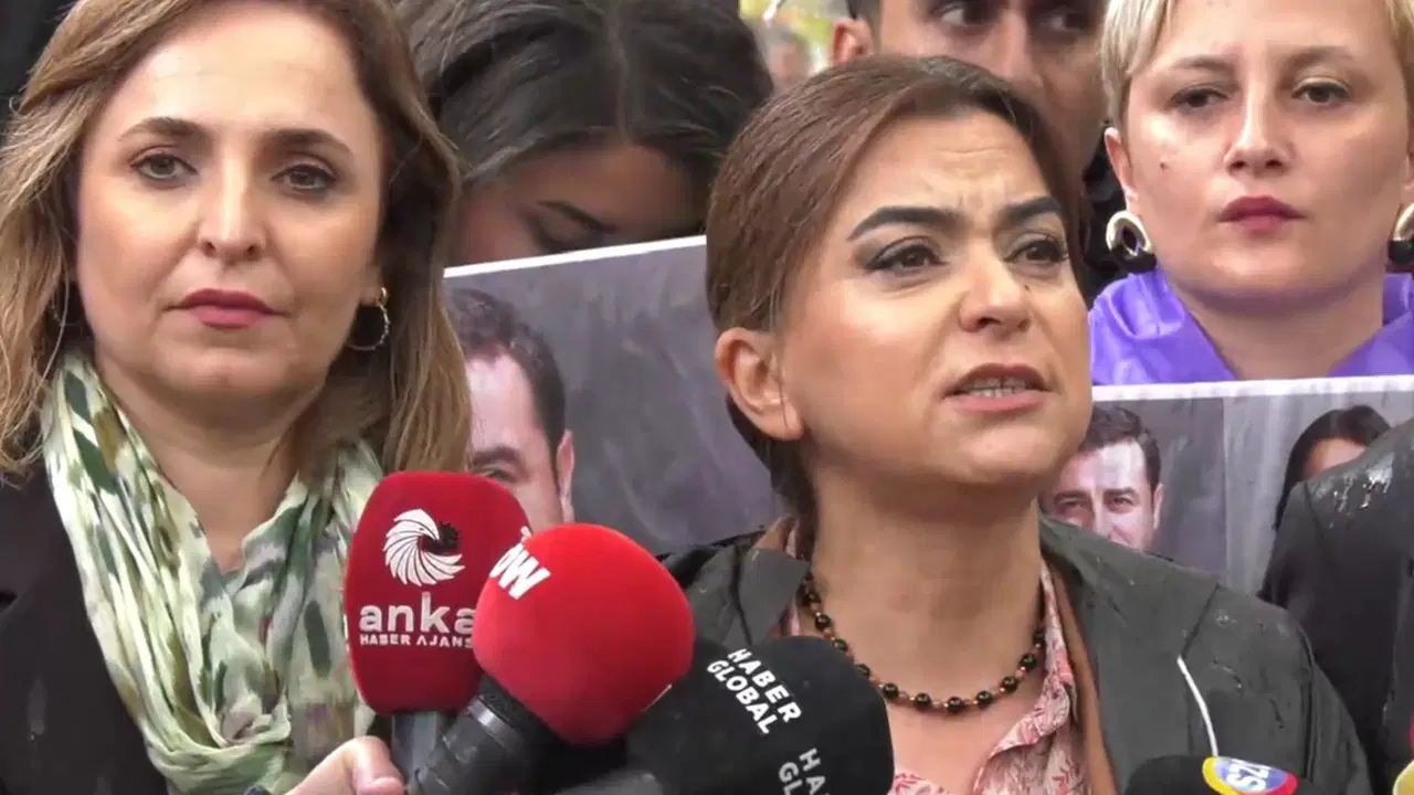 DEM Parti’den Adalet Bakanlığı önünde ‘Demirtaş’ tepkisi: ‘AKP IŞİD’in yapamadığını yapmaya yemin etmiştir’ – Son Dakika Siyaset Haberleri