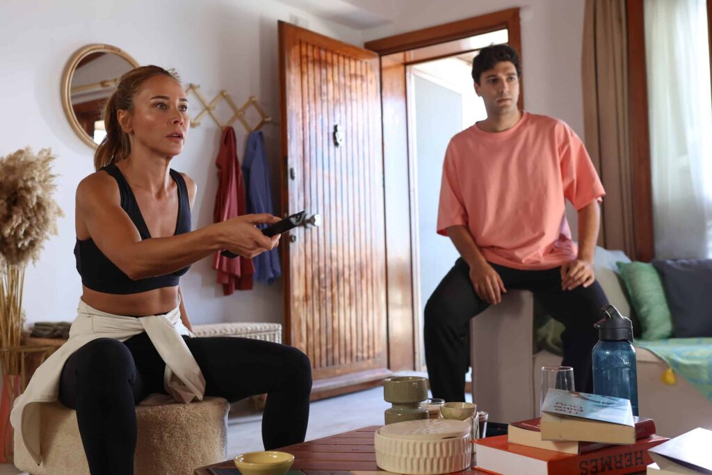 Ben Leman 3. Bölümde Leman ve Demir yakınlaştı! Şahika ve Leman, Mine’yi otel odasında bastı!