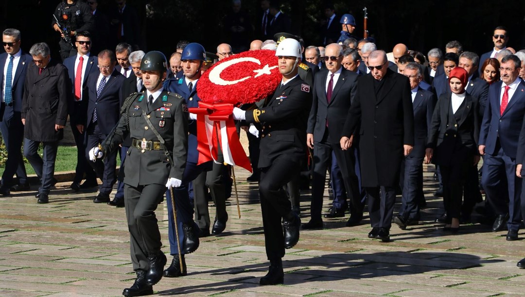Devlet erkanı Ata’nın huzurunda Devlet erkanı Ata’nın huzurunda