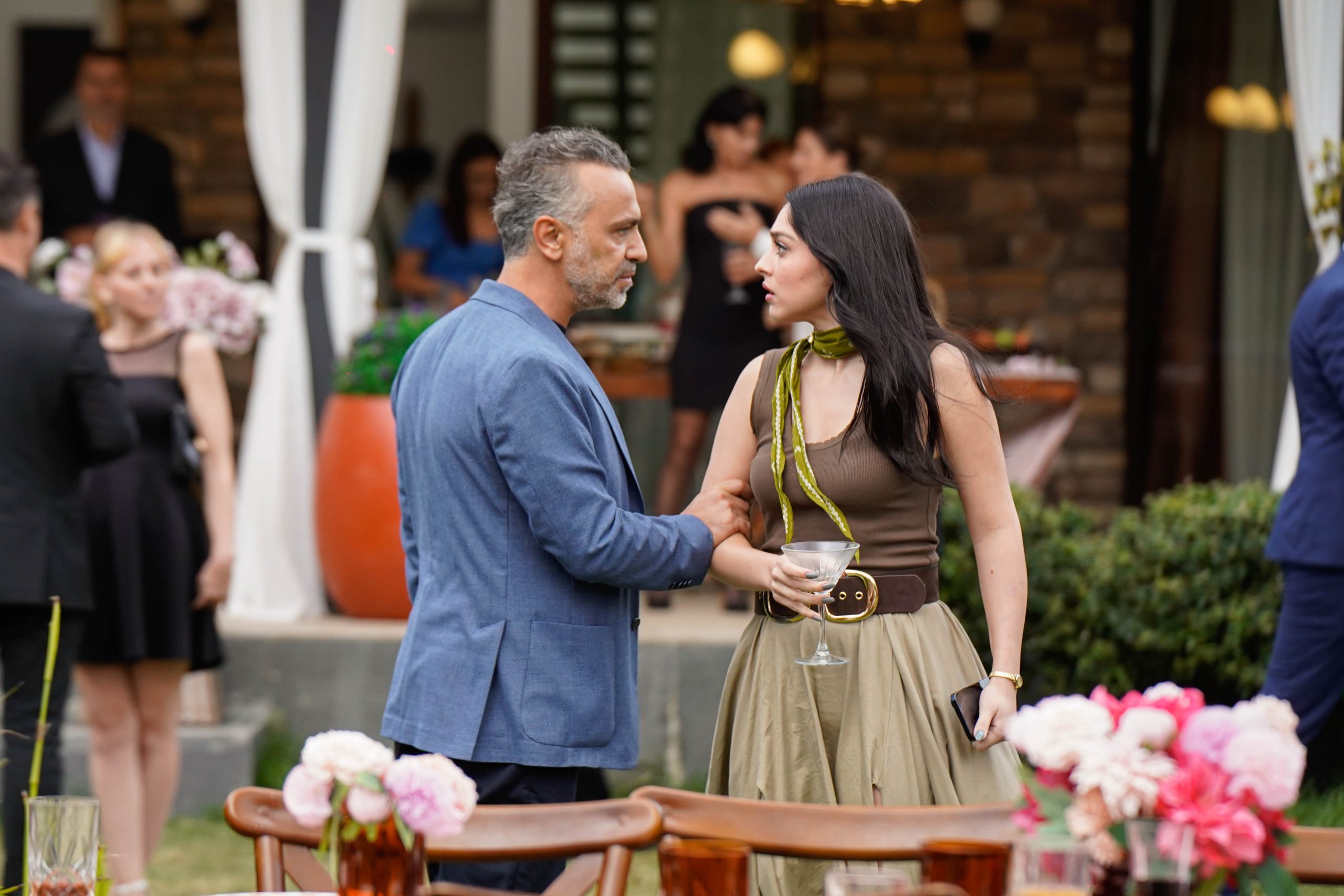 Güller ve Günahlar, reyting listesini olduğu kadar sanal medyayı da etkisi altına aldı! Güller ve Günahlar, reyting listesini olduğu kadar sanal medyayı da etkisi altına aldı!