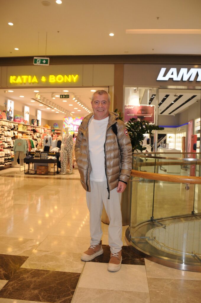 Levent Yüksel AVM gezisinde objektiflere takıldı!