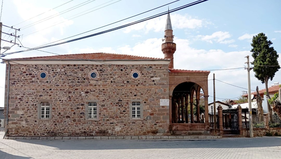 Çatlaklar yüzünden 2 yıldır ibadete kapalı: Köylüler isyan etti Çatlaklar yüzünden 2 yıldır ibadete kapalı: Köylüler isyan etti