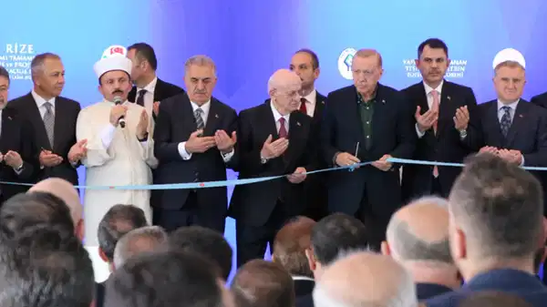 O anlar kamerada… Erdoğan’a temel atma töreninde ‘İsmail Kahraman’ sürprizi: ‘Lütfen efendim, isminizi bağışlayın efendim’ – Son Dakika Siyaset Haberleri O anlar kamerada… Erdoğan’a temel atma töreninde ‘İsmail Kahraman’ sürprizi: ‘Lütfen efendim, isminizi bağışlayın efendim’ – Son Dakika Siyaset Haberleri