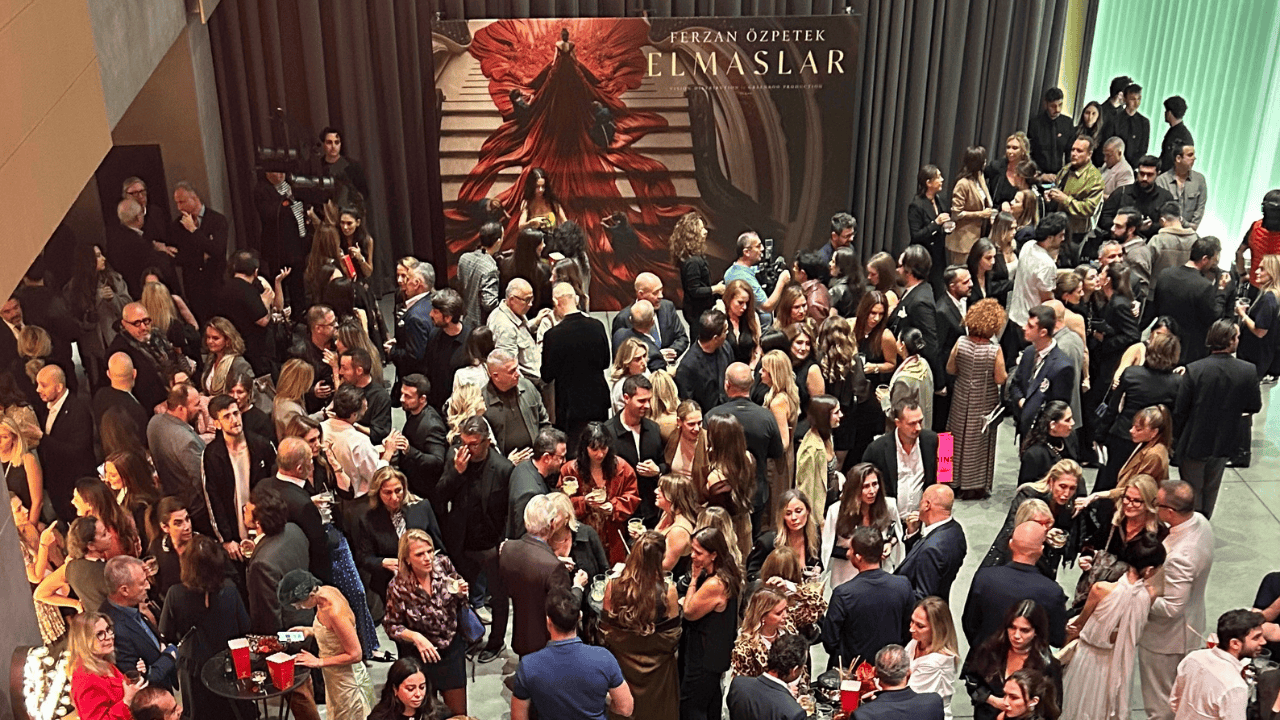 Ferzan Özpetek, “Elmaslar”ın Türkiye Galasında Sinemaseverlerle Buluştu