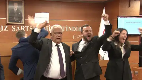 CHP’den Bayrampaşa kararına ilk tepkiler: ‘Belediyeye alenen çökmeye çalışıyorlar’ – Son Dakika Siyaset Haberleri CHP’den Bayrampaşa kararına ilk tepkiler: ‘Belediyeye alenen çökmeye çalışıyorlar’ – Son Dakika Siyaset Haberleri