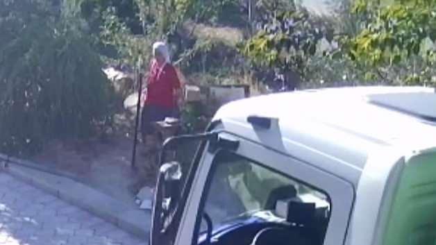 Çöpünü çıkaran yaşlı kadın cinayet gibi kazada hayatını kaybetti Çöpünü çıkaran yaşlı kadın cinayet gibi kazada hayatını kaybetti