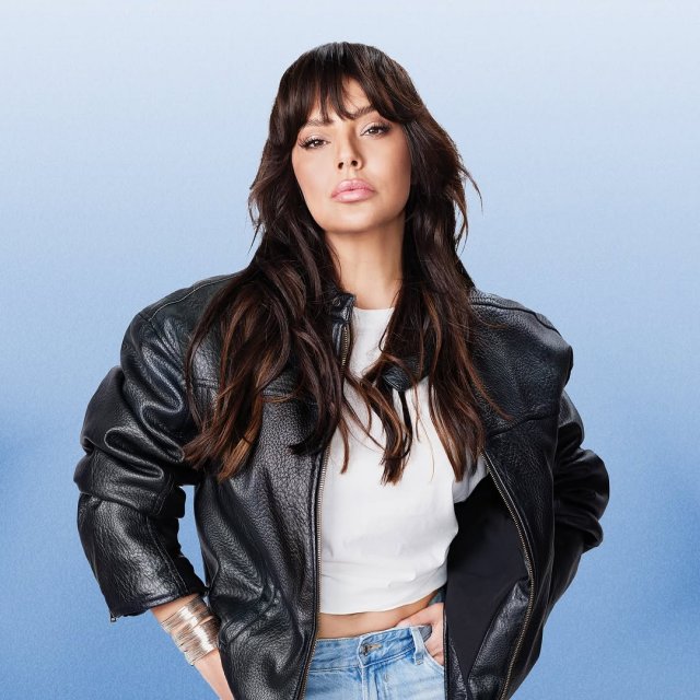 Ebru Gündeş “Yeniden Söylüyor”