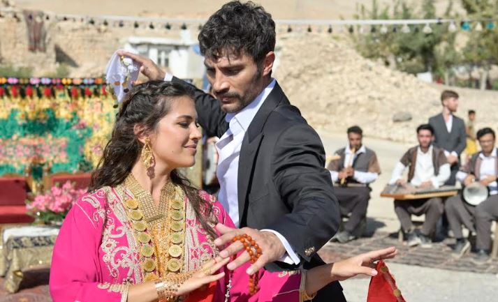 Halef Köklerin Çağrısı İlhan Şen ve Biran Dalya Yılmaz’ın yöresel dansı çok konuşulur! Halef Köklerin Çağrısı İlhan Şen ve Biran Dalya Yılmaz’ın yöresel dansı çok konuşulur!