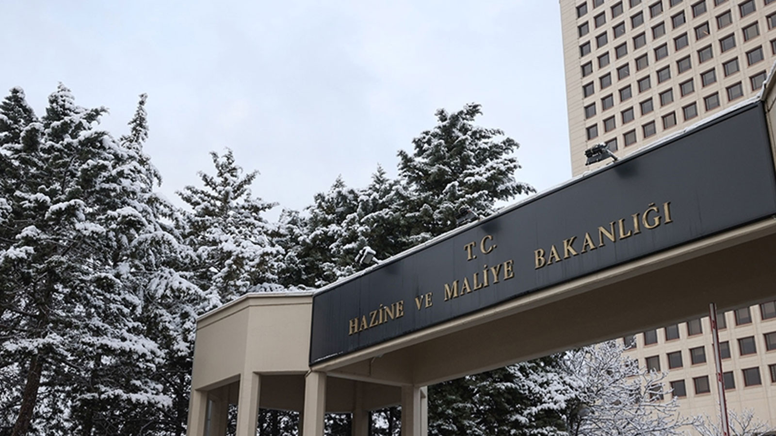 Hazine 15,5 milyar TL borçlandı Hazine 15,5 milyar TL borçlandı