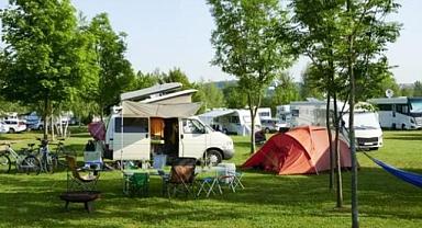 Pamukkale’de karavan kamp alanı için düğmeye basıldı! İmzalar atıldı Pamukkale’de karavan kamp alanı için düğmeye basıldı! İmzalar atıldı