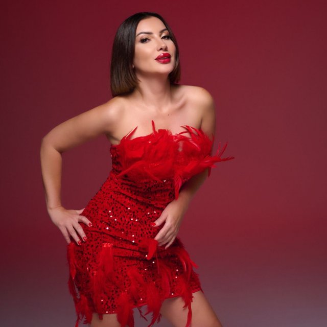 Mine Ayman “Böl Beni”