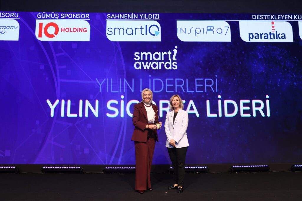 Neslihan Neciboğlu’na Smart-i Awards’ta Altın Ödül