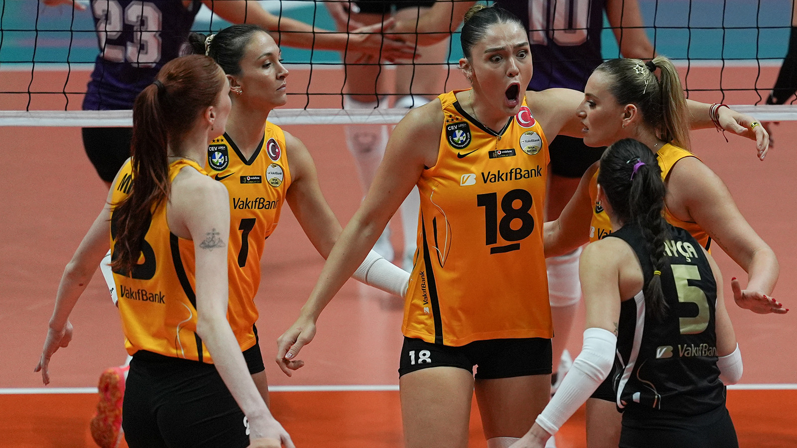 VakıfBank, Sultanlar Ligi’ne galibiyetle başladı VakıfBank, Sultanlar Ligi’ne galibiyetle başladı