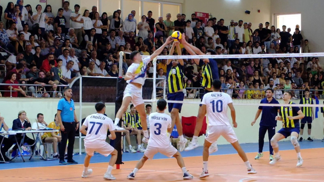 Voleybol erkekler liginde Yücelen Anamurspor fırtınası…