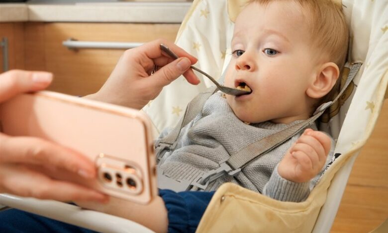 Ekransız Yemek Alışkanlığı: Çocuklar İçin Öneriler Ekransız Yemek Alışkanlığı: Çocuklar İçin Öneriler