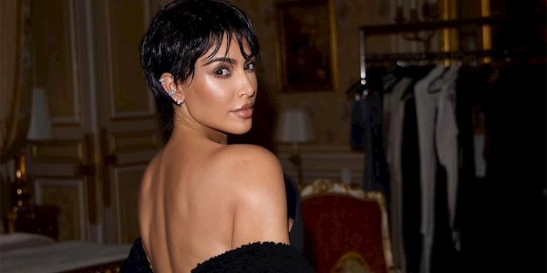 Kim Kardashian’ın Paris Pixie Saç Modeli Kim Kardashian’ın Paris Pixie Saç Modeli