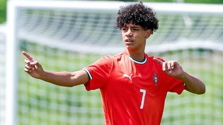 Cristiano Ronaldo’nun Oğlu Antalya’da Hazırlık Turnuvasında Cristiano Ronaldo’nun Oğlu Antalya’da Hazırlık Turnuvasında