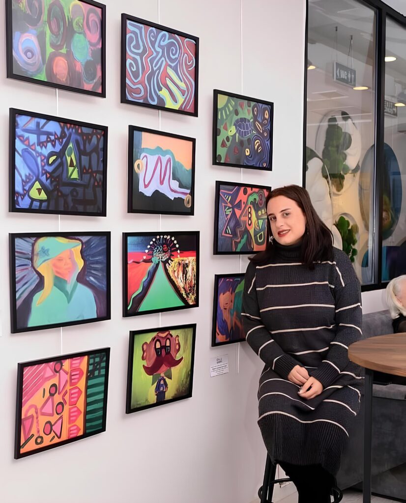 RENKLERLE TERAPİ: İLHAM VERİCİ SANAT KOLEKSİYONU 2. KİTABIYLA GERİ DÖNDÜ