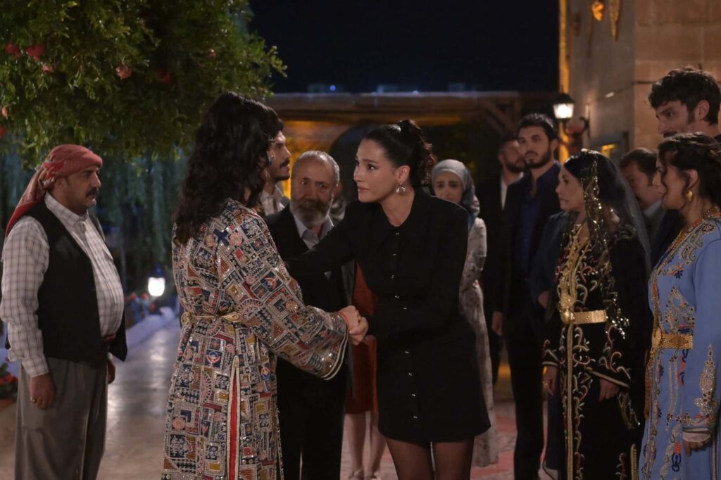 Halef: Köklerin Çağrısı 7. Bölümde Melek’in soruları Sevde’yi delirtti! Aşır, Serhat’a silah çekti! Halef: Köklerin Çağrısı 7. Bölümde Melek’in soruları Sevde’yi delirtti! Aşır, Serhat’a silah çekti!