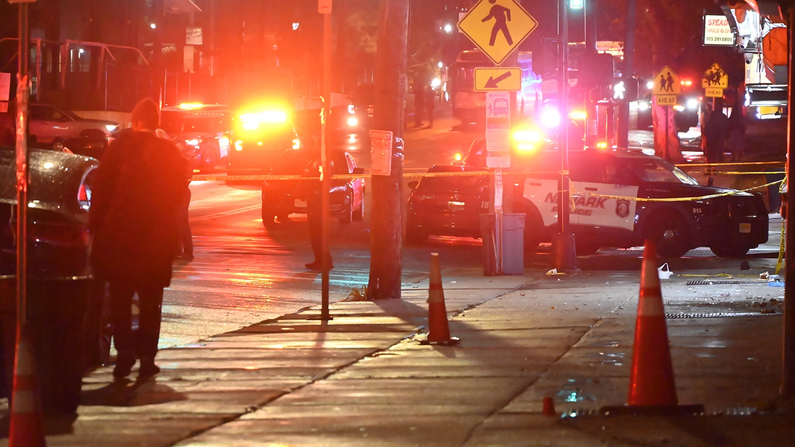 Newark’ta silahlı saldırı: Bir çocuk da dahil çok sayıda ölü Newark’ta silahlı saldırı: Bir çocuk da dahil çok sayıda ölü