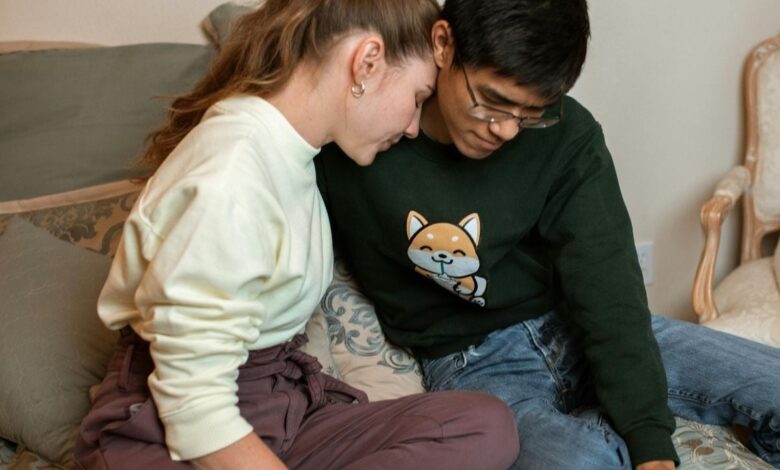 Eş Bağımlı İlişki: Dengesiz Alma-Verme Rolleri Eş Bağımlı İlişki: Dengesiz Alma-Verme Rolleri