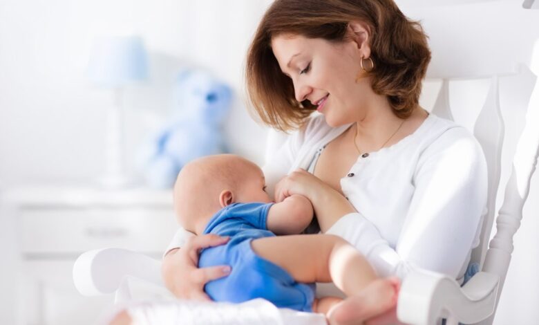 Dilara Koçak’tan Emziren Anneler İçin Beslenme Önerileri Dilara Koçak’tan Emziren Anneler İçin Beslenme Önerileri