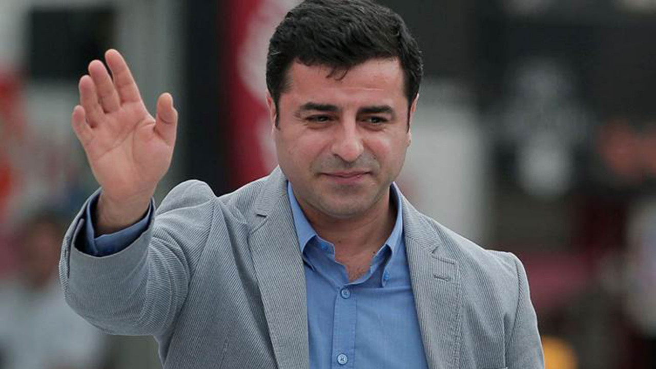 Demirtaş’tan çözüm süreci metaforu: Kar makinesini kurcalamakla uğraşırsanız yol yine kapanır Demirtaş’tan çözüm süreci metaforu: Kar makinesini kurcalamakla uğraşırsanız yol yine kapanır